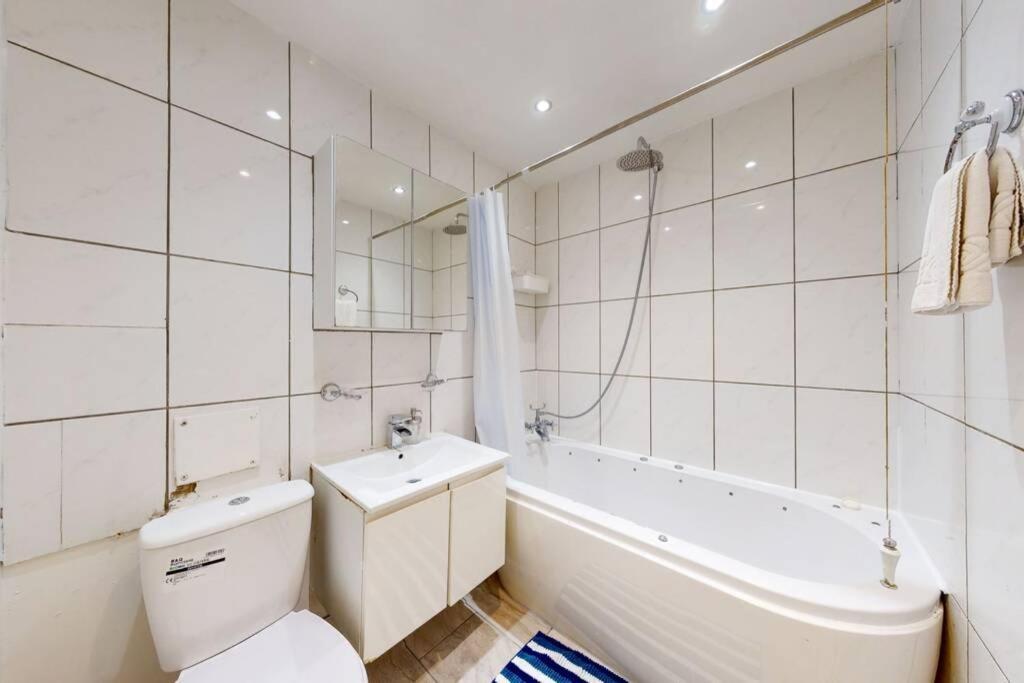 Super 2 Bed House With Privategarden Londres Extérieur photo