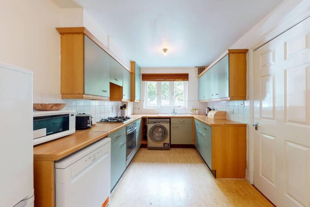 Super 2 Bed House With Privategarden Londres Extérieur photo