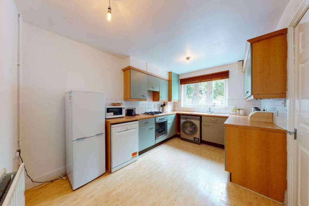 Super 2 Bed House With Privategarden Londres Extérieur photo