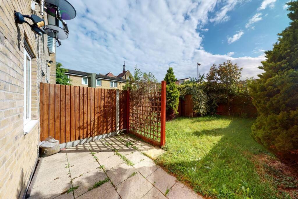 Super 2 Bed House With Privategarden Londres Extérieur photo